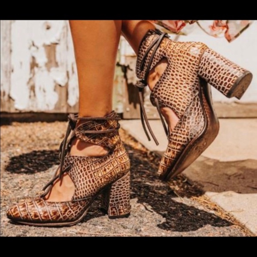 FREEBIRD | Joyce Point Toe Chunky Heel Ankle Boot in Cognac Handmade Sz 8